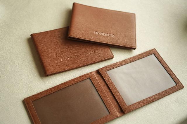 How Leather Gifts can Strengthen Business Relationships - Rever Leather Goods