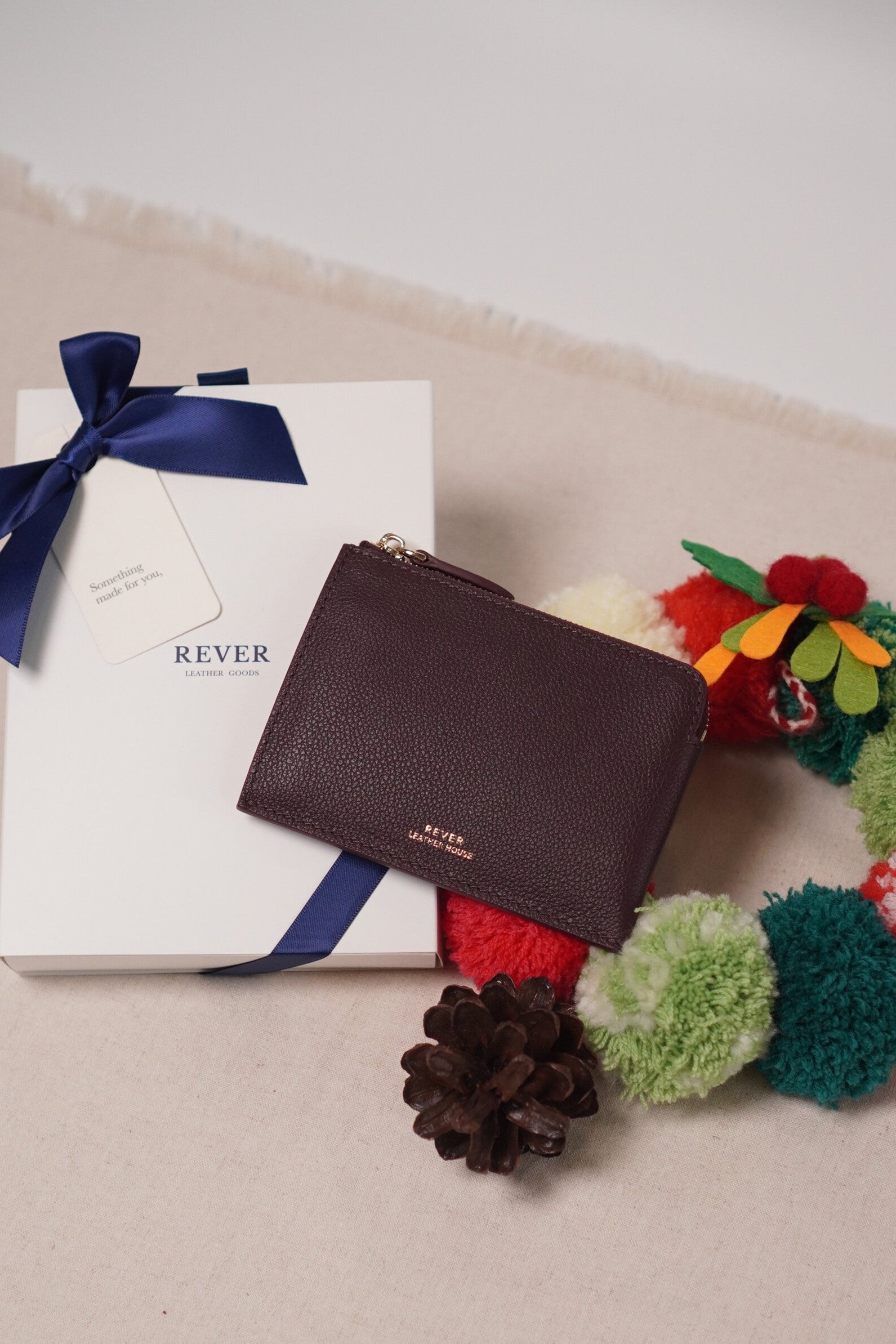 Stylish & Practical Personalised Christmas Gifts: Judson Zip Wallet