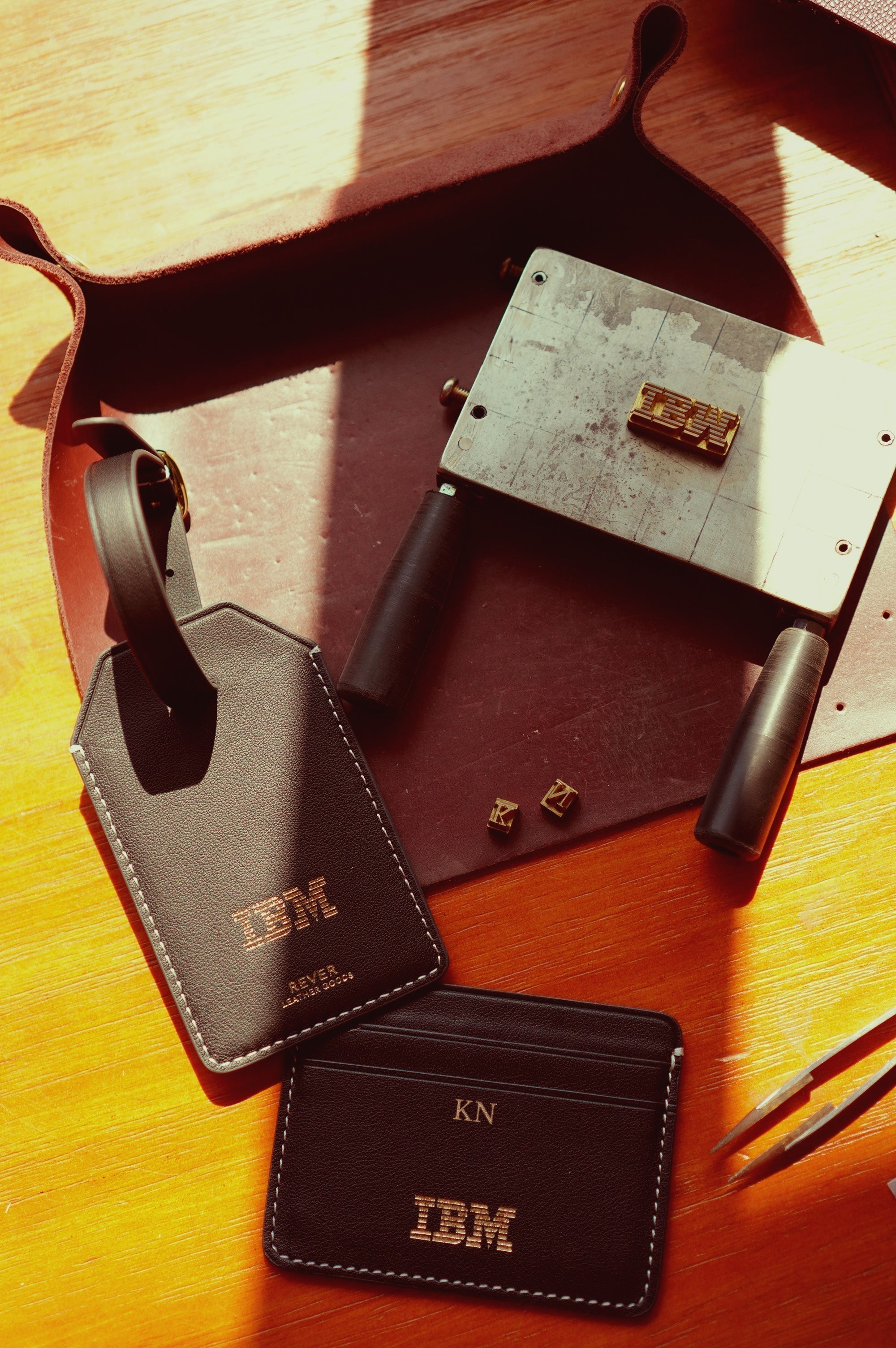 IBM Leather Card Holders and Luggage Tags - Rever customised corporate gifts