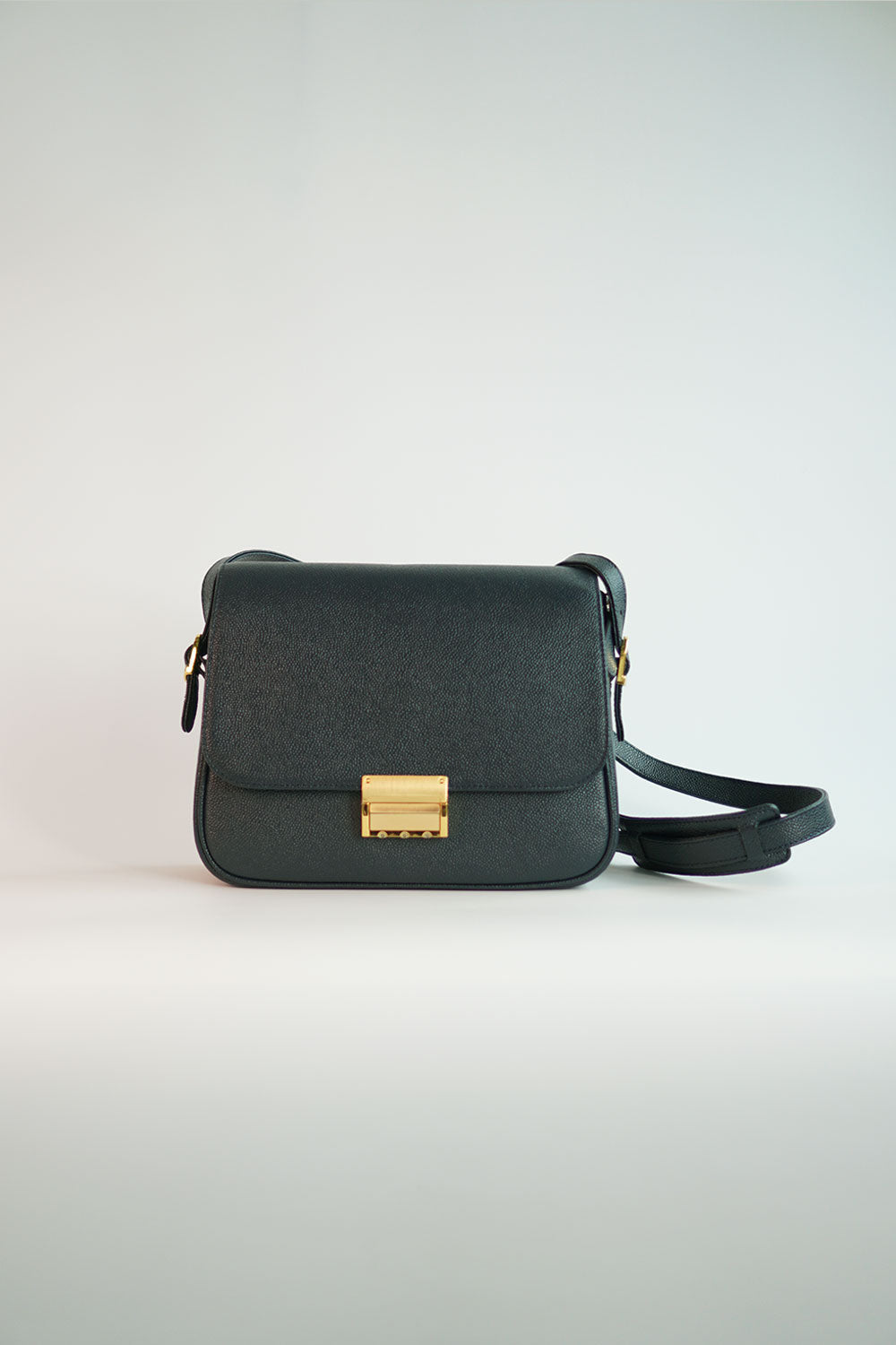 Singapore Airlines bespoke leather stewardess bag – luxury corporate gifts Singapore