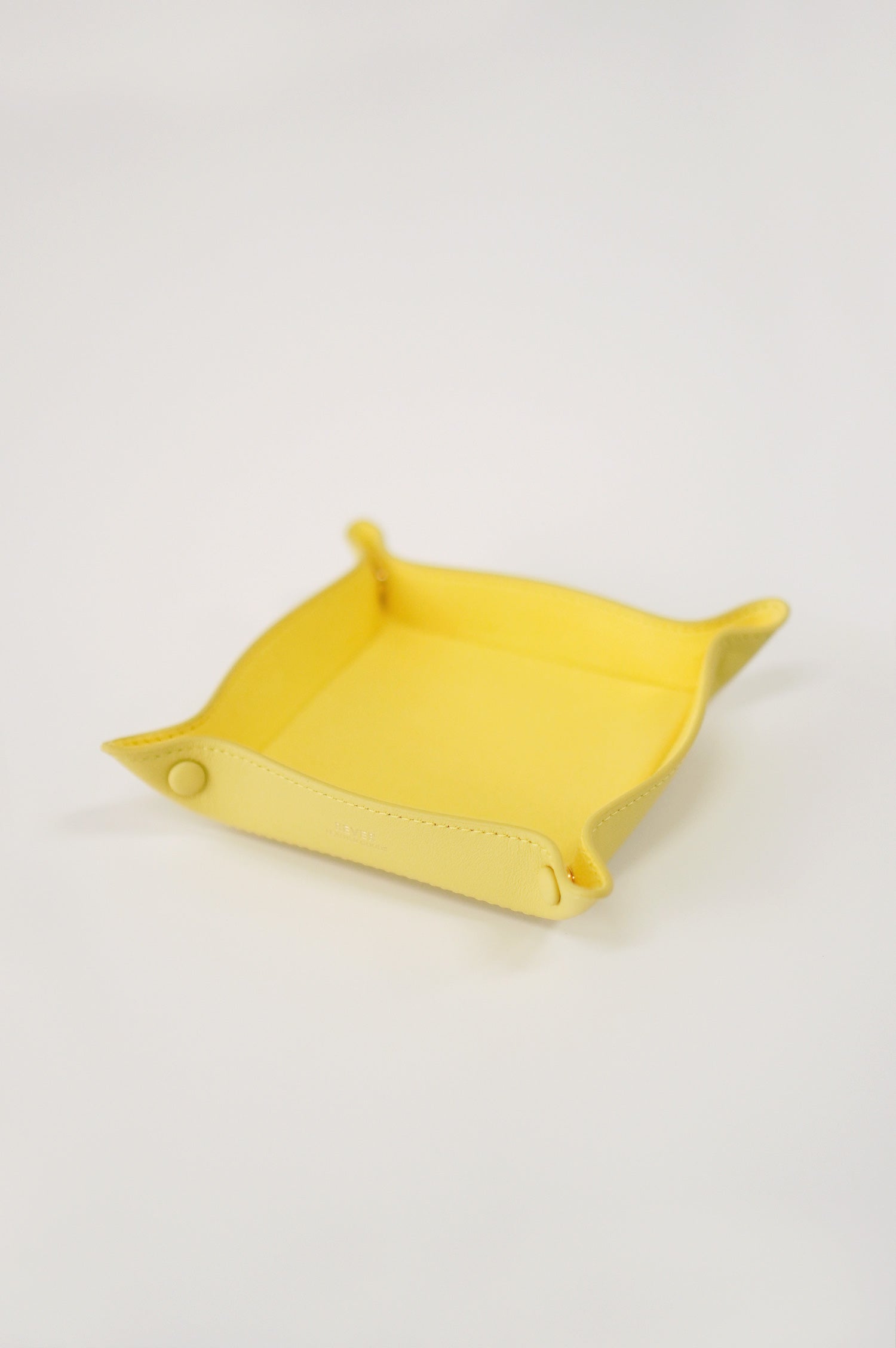 Alfred Medium Valet Tray in Custard
