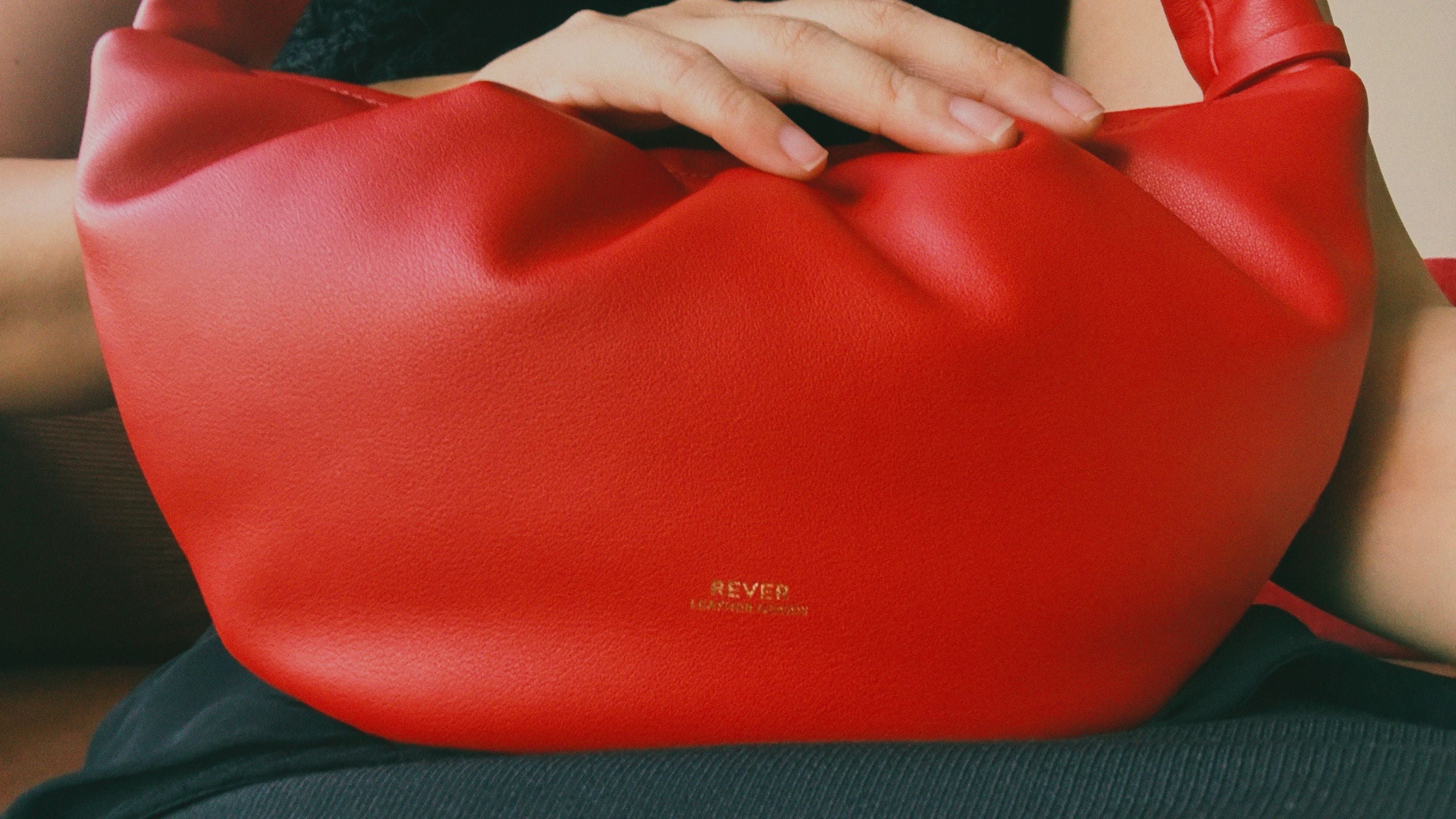 Gyoza Shoulder Bag in Red
