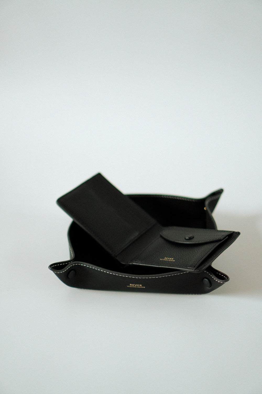 Stater Bifold Coin Wallet in Black & Alfred Large Valet Tray in Truffle Personalised Gifts Singapore
