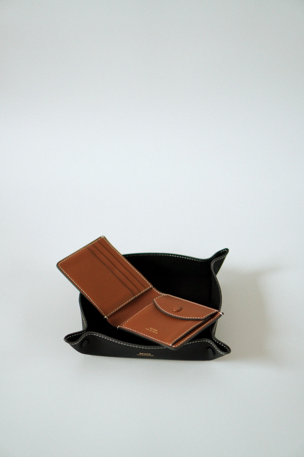 Stater Bifold Coin Wallet in Maple & Alfred Large Valet Tray in Truffle Personalised Gifts Singapore