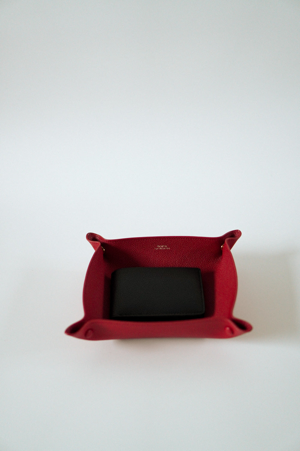 Stater Bifold Coin Wallet in Black & Alfred Large Valet Tray in Red Personalised Gifts Singapore