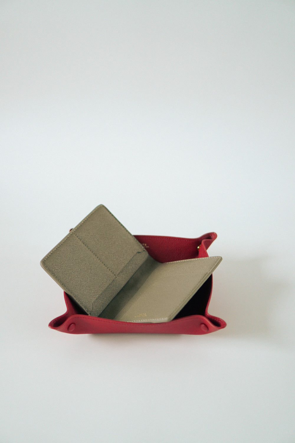 Henry Passport Wallet & Alfred Valet Tray Set