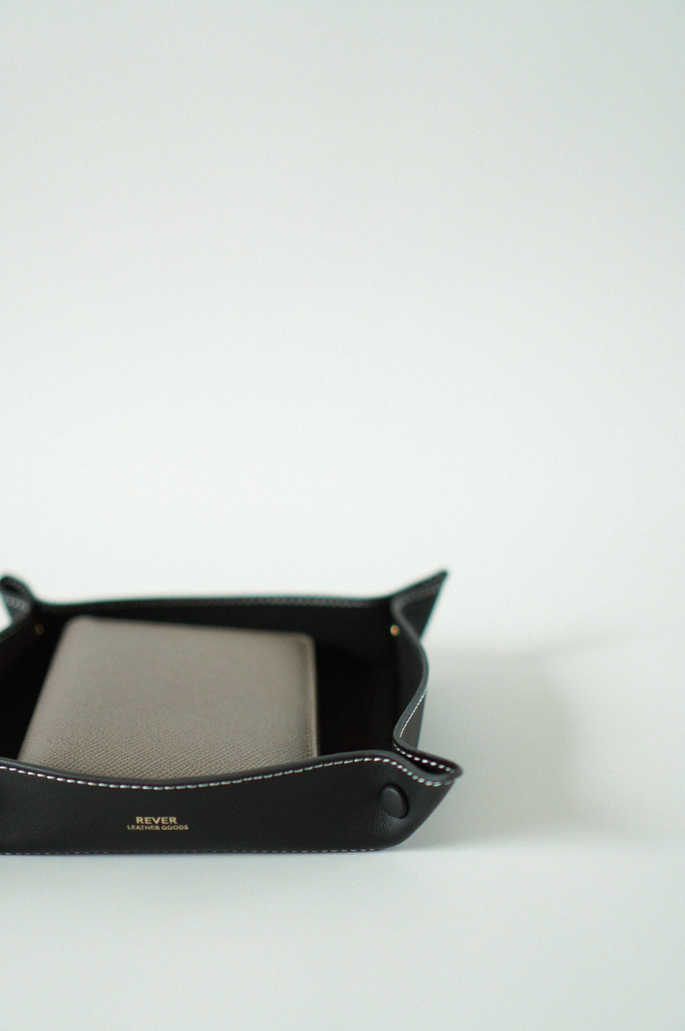 Henry Passport Wallet & Alfred Valet Tray Set