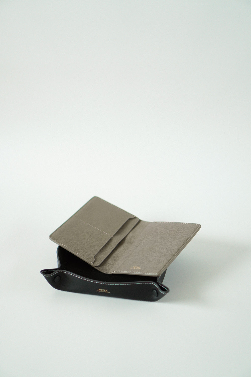 Henry Passport Wallet & Alfred Valet Tray Set