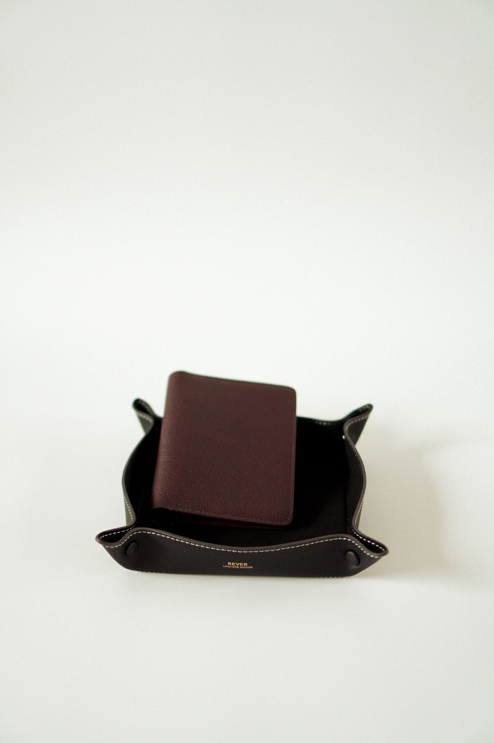 Henry Passport Wallet & Alfred Valet Tray Set