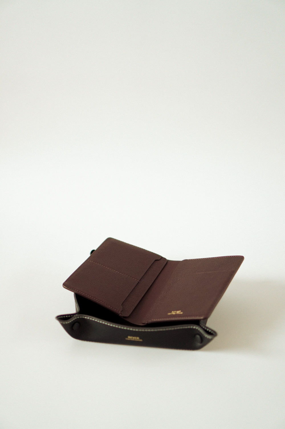 Henry Passport Wallet & Alfred Valet Tray Set