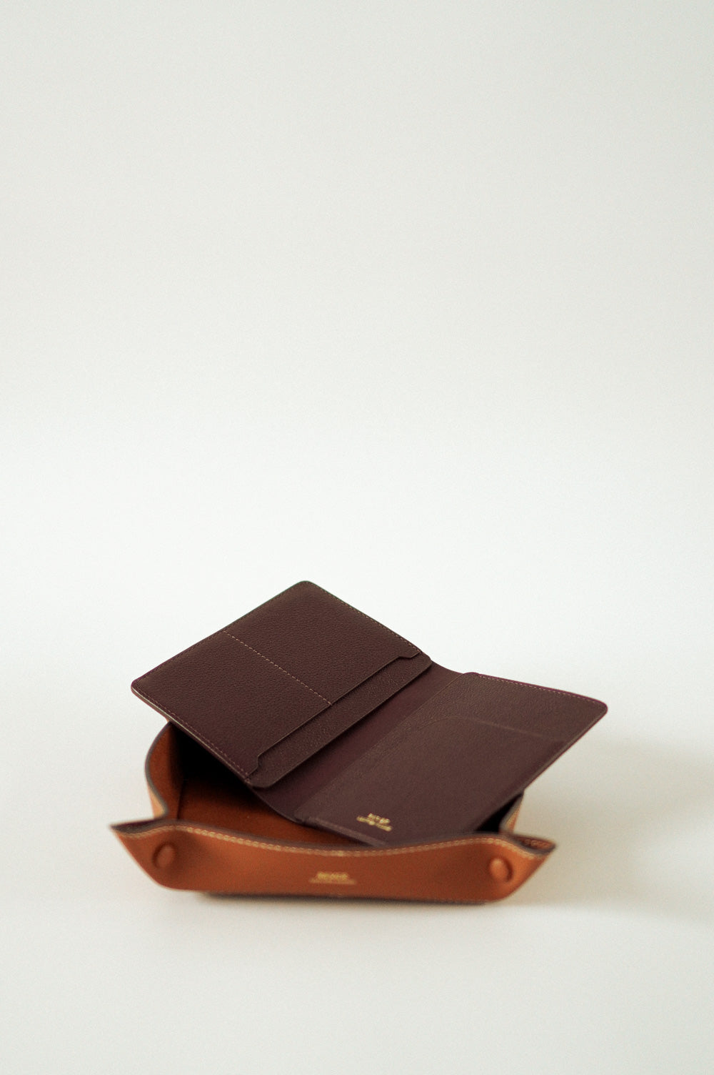 Henry Passport Wallet & Alfred Valet Tray Set