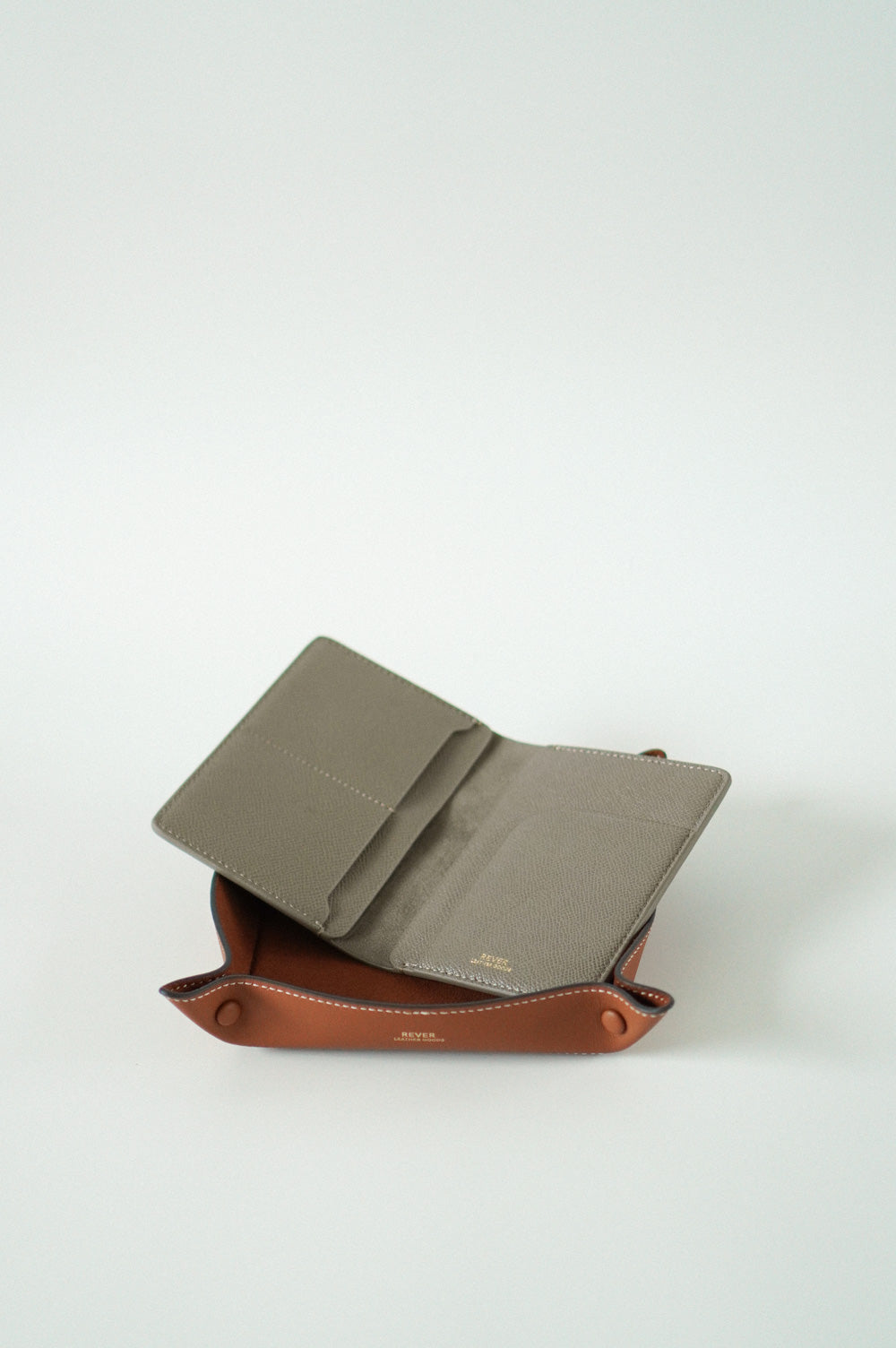 Henry Passport Wallet & Alfred Valet Tray Set