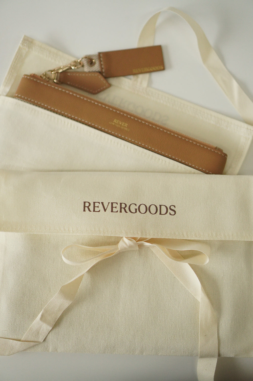 10+ pcs Essentials Pouch Bundle