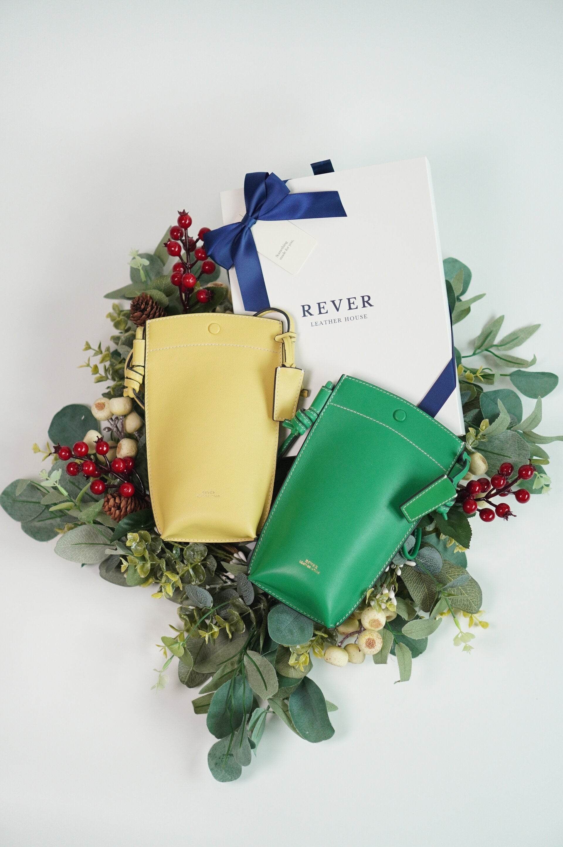 The Stylish and Functional Rubin Phone Bag: The Perfect Gift for On-the-Go