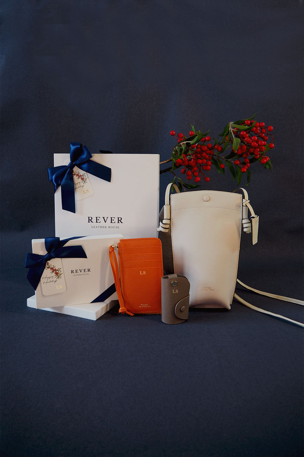 Elevate Your Festive Season with Personalised Leather Goods as Christmas Gifts