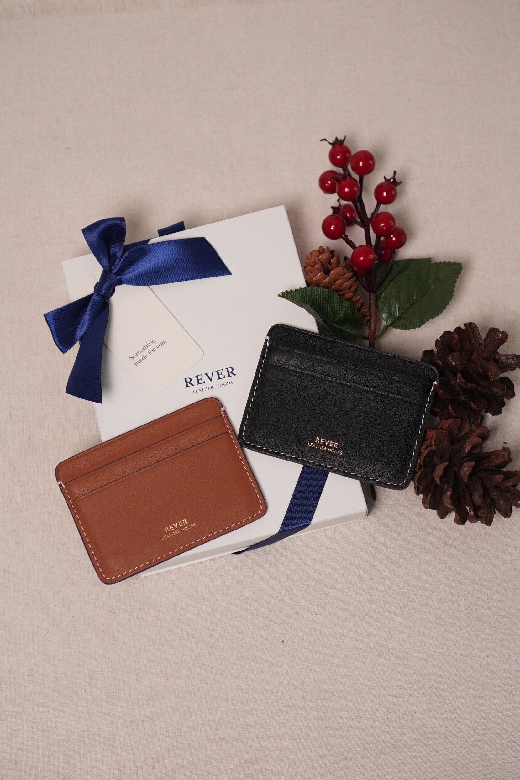 Personalised Christmas Gifts: Biggins Card Holder – A Slimming Choice for the Minimalist