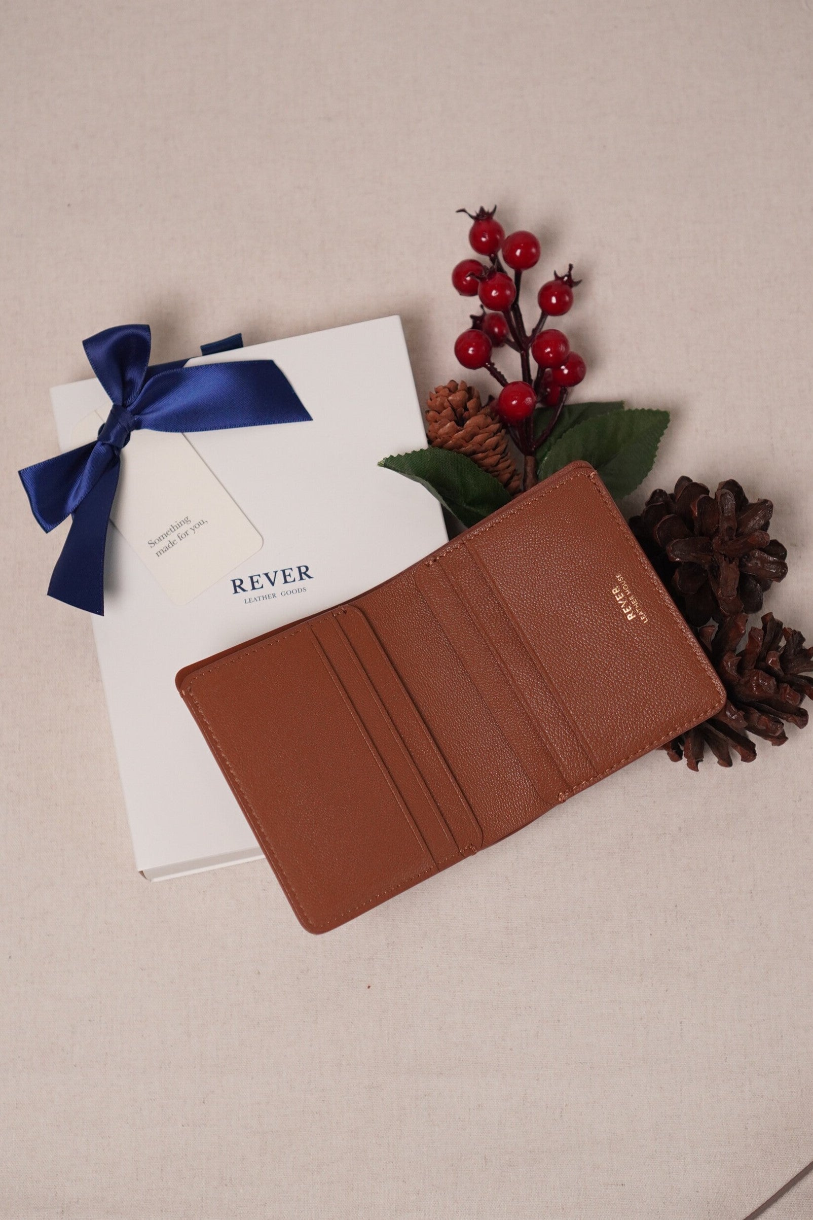 Personalised Christmas Gifts for the functionalist: Ralph Compact Wallet