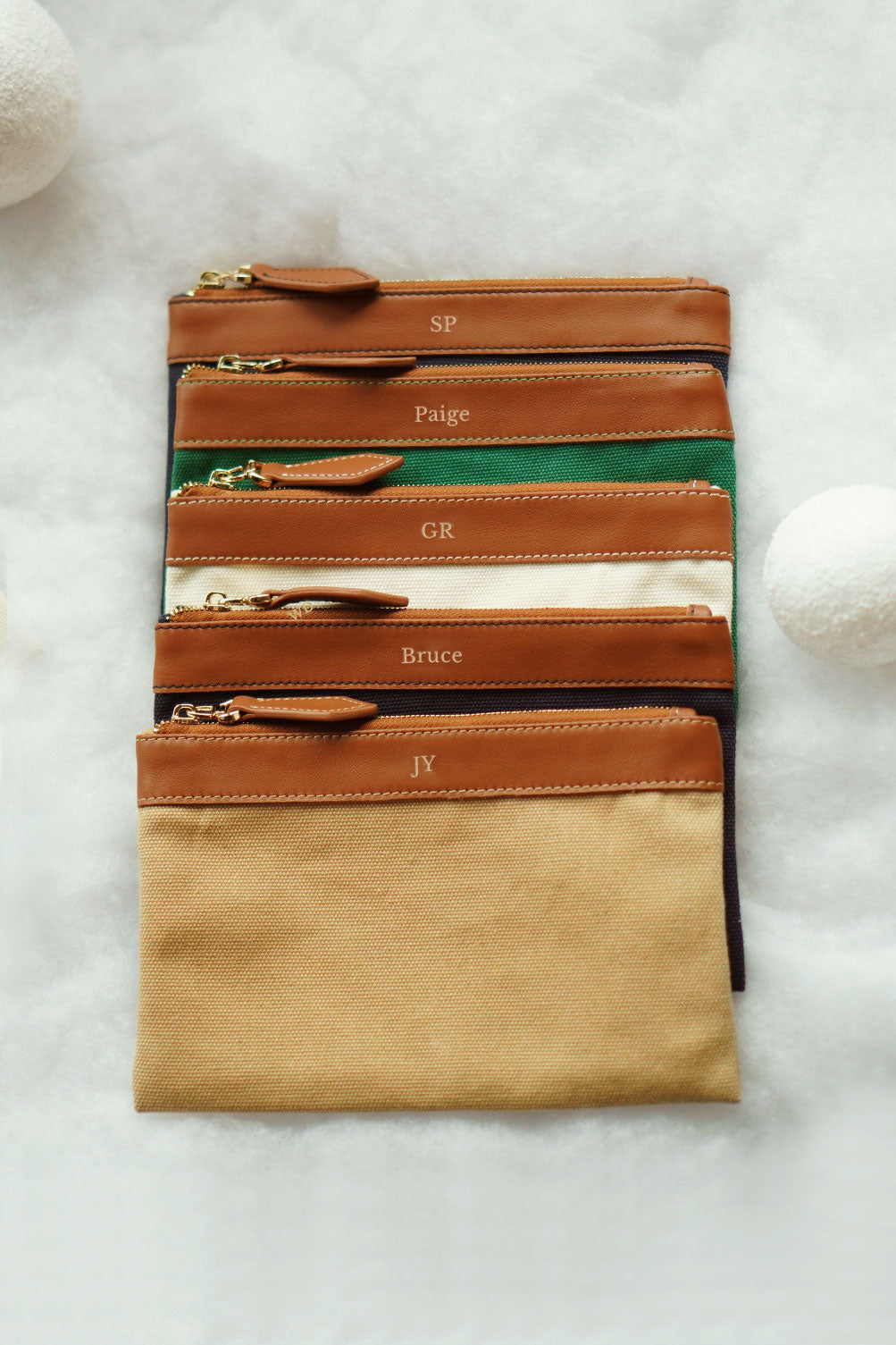 Set of 5 to 9 pieces, Essentials Zip Pouch