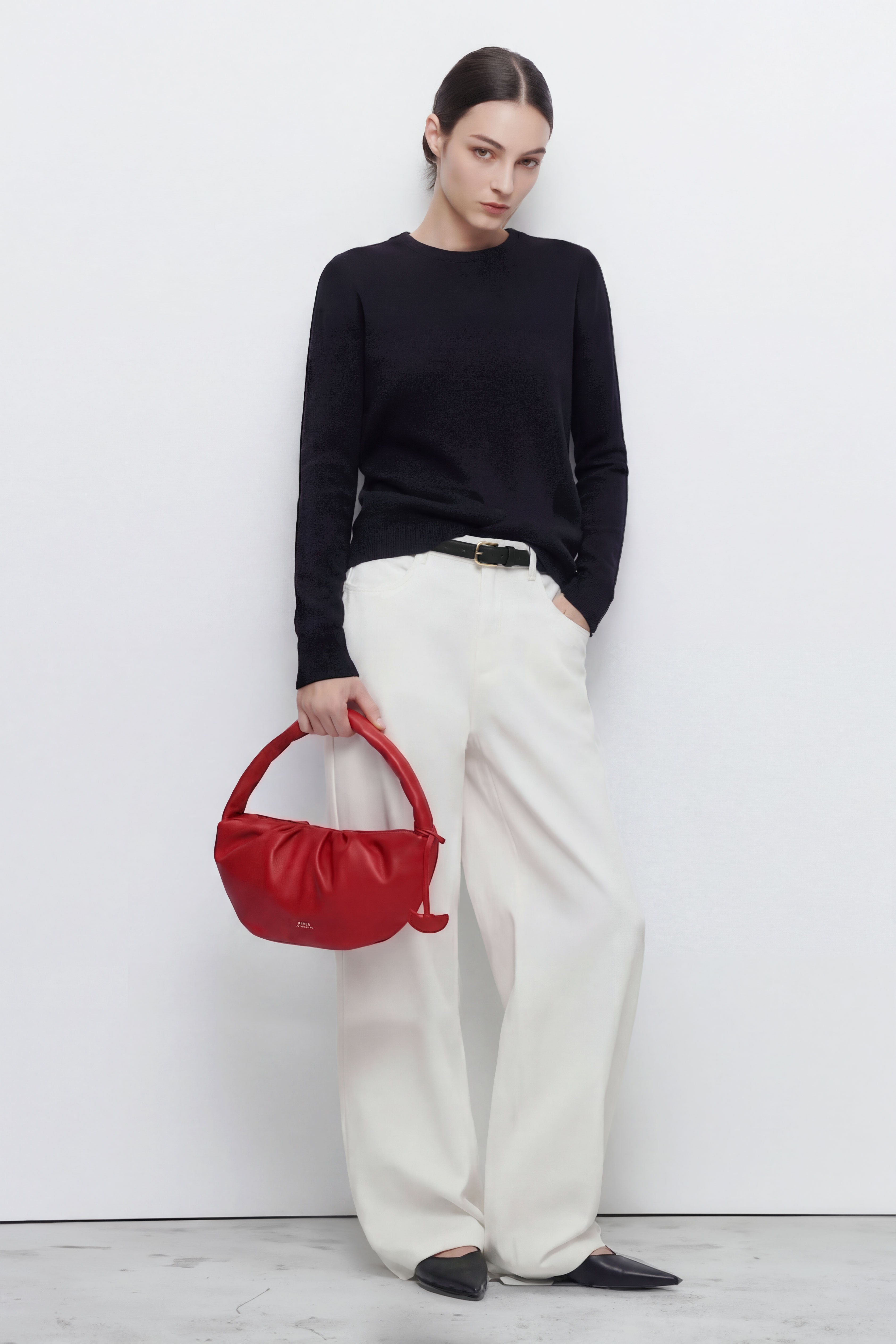 Gyoza Shoulder Bag in Cherry